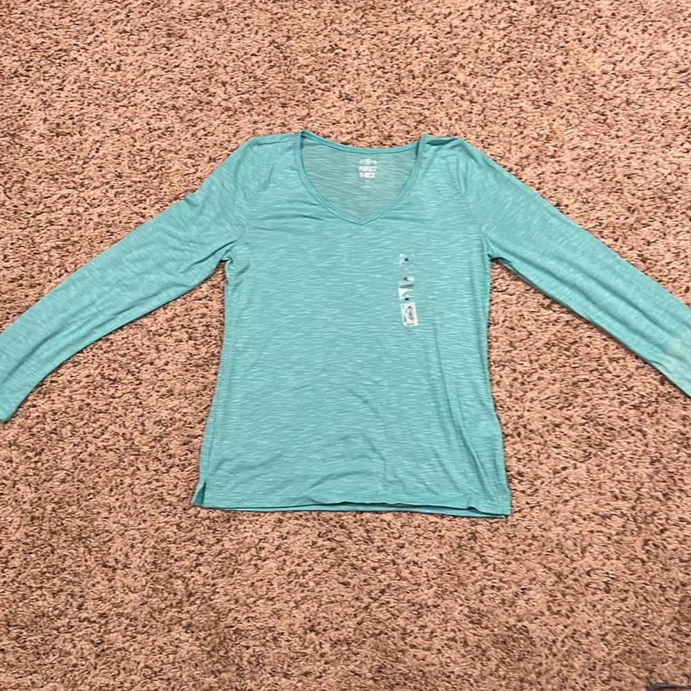 2 long sleeve tops blue is XL and grey is M NWT - Picture 2 of 5